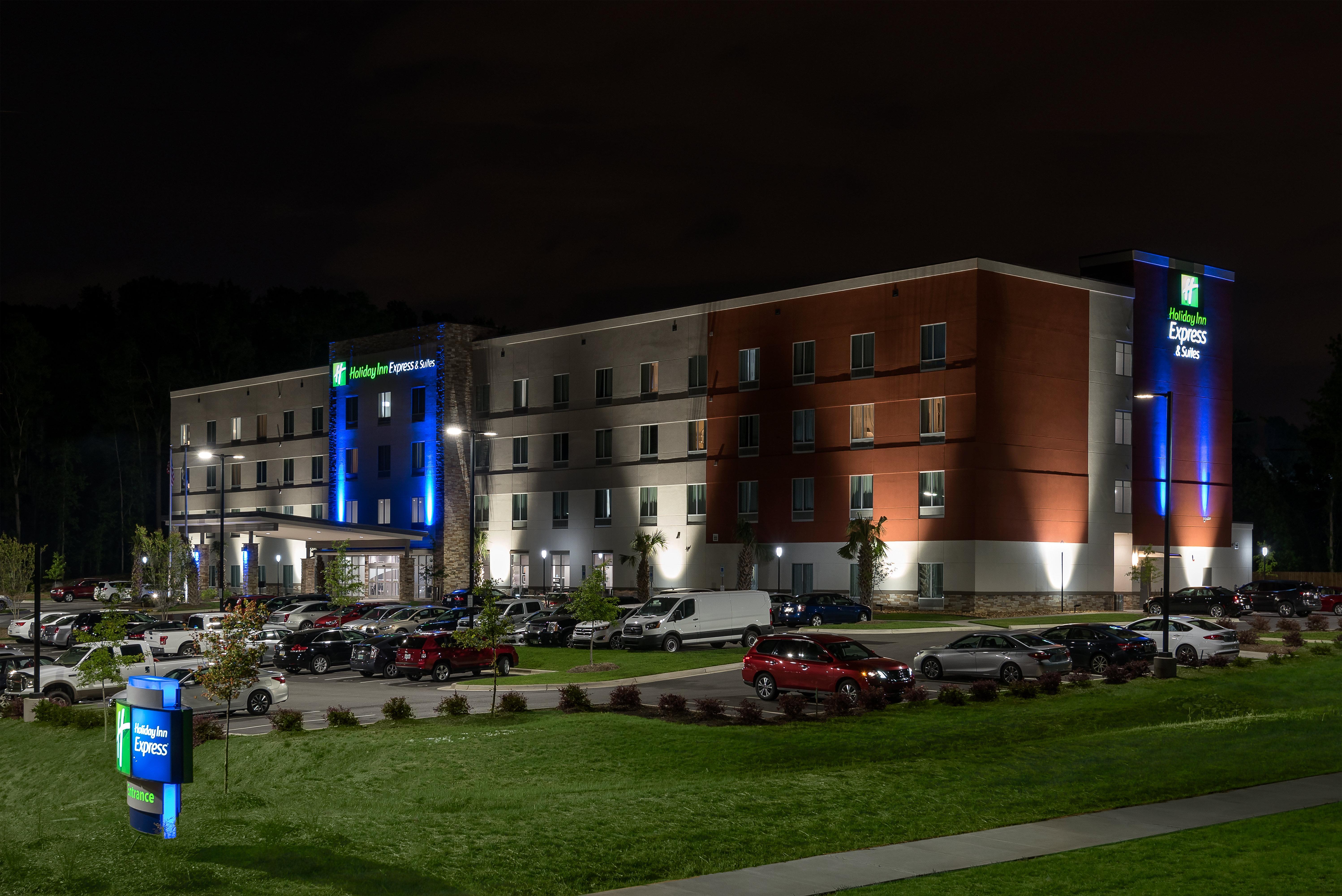 Holiday Inn Express & Suites - Charlotte Airport, An Ihg Hotel Exterior photo