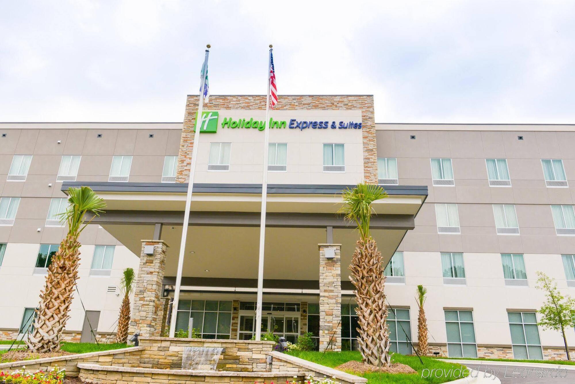Holiday Inn Express & Suites - Charlotte Airport, An Ihg Hotel Exterior photo
